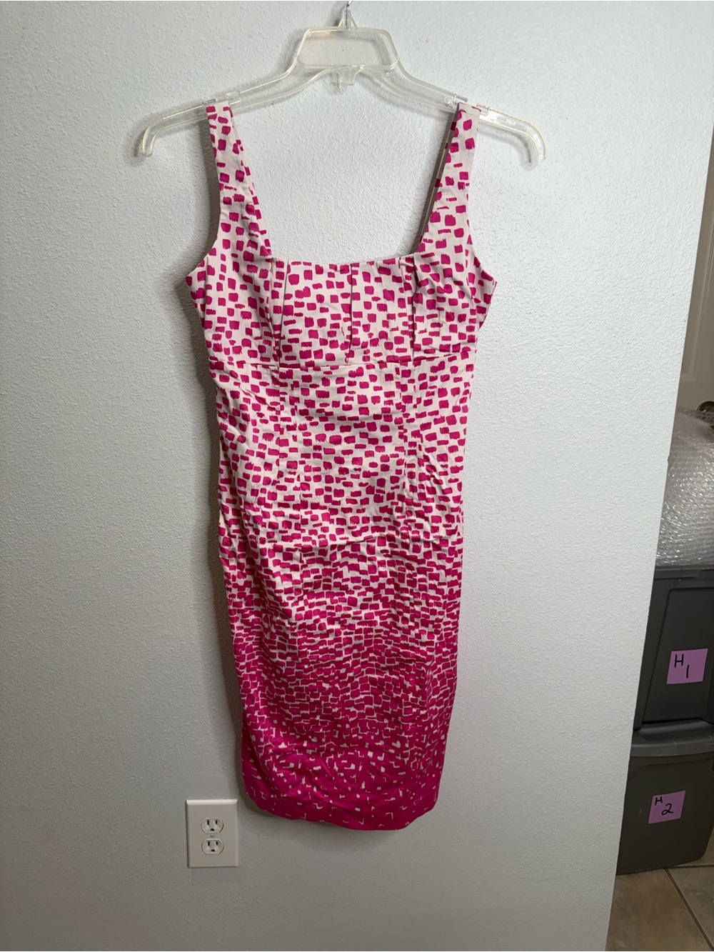 Calvin Klein Size 6 Sleeveless Dress